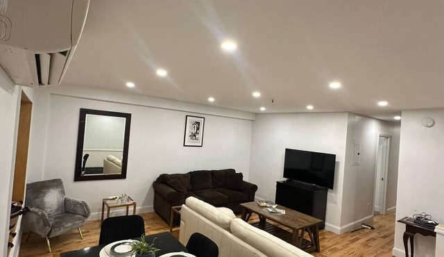 Charming ROOMS in Queens, NY with Washer and dryer and central air