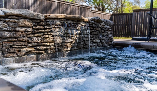 Charming Rose District Cottage