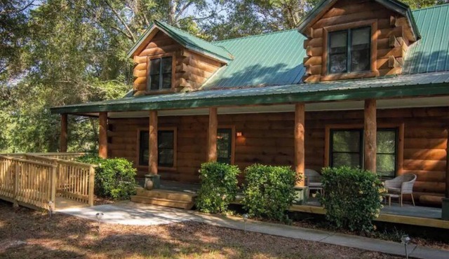 Charming rural 3 bedroom log cabin free parking