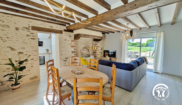 Charming rural gîte for 6, pets allowed, wifi, private parking