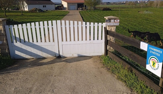 "Charming Rural Guesthouse: 5 Hectares, Near Briey & Longuyon, Easy Access to Metz & Verdun"