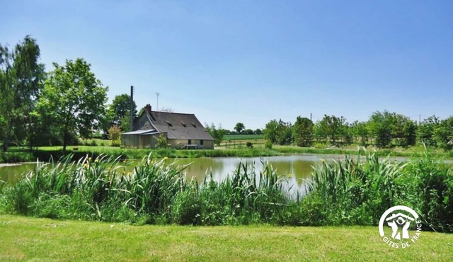 Charming Rural Retreat with Private Pond, Ideal for Fishing, Nature Lovers, Families & Pets