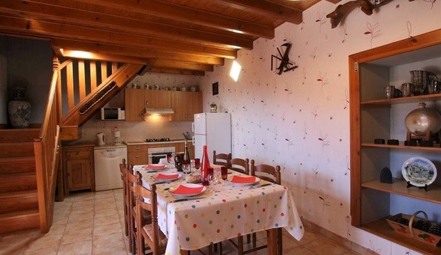 Charming Rural Retreat: 3 BR, En-Suite WCs, Terraces, BBQ, Baby Gear, Near Medieval Villages