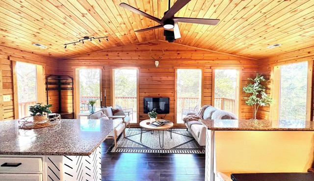 Charming Rural Retreat: Perfect for Work, Play, or Extended Stays
