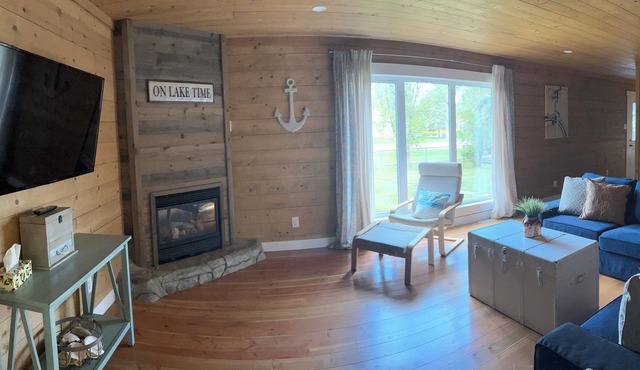 Charming Rustic 4 Season-Cottage in Gimli. Great for Hunting or fishing trips