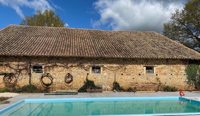 Charming Rustic 5-bedroom Farmhouse With Pool