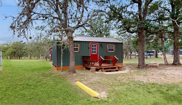 Charming rustic cabin with kitchenette, streaming, partial AC, & WiFi