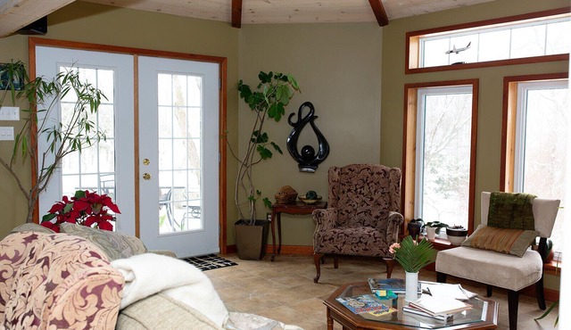 Charming Rustic Farmhouse in NS Wine & Ski Country, The Gaspereau Valley!