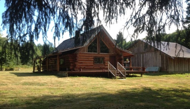 Charming, Rustic Log Home on Edge of South Fork River