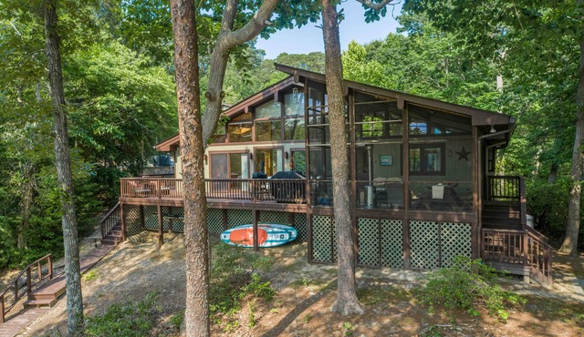 Charming Rustic Waterfront Cottage Hideaway. Ask for discount for long bookings.