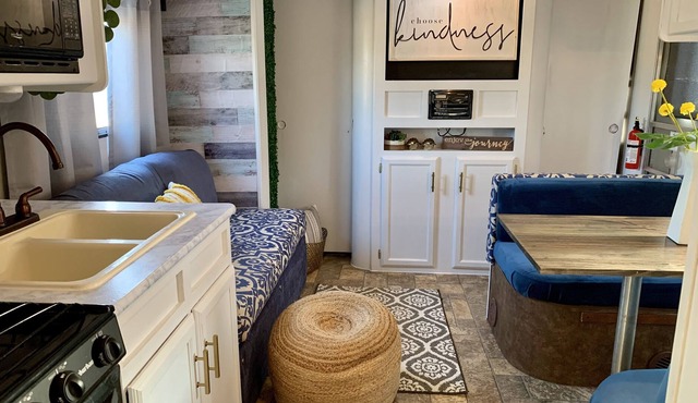 Charming rv! 3 min from outlet mall
