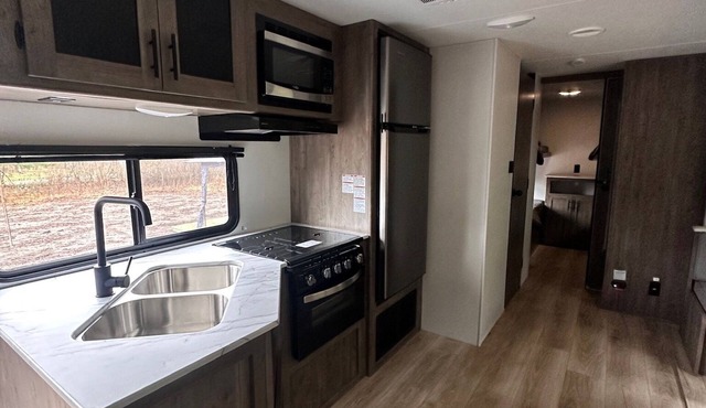 Charming RV Camper Rental Near Lake Petenwell: Your Perfect Camping Getaway!