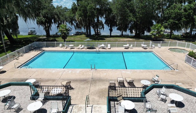 Charming RV in Tranquil Salt Springs Florida