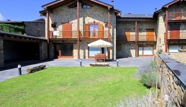 Charming stone and wood house maximum 10 people