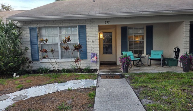 Charming Safety Harbor Villa - Walk to downtown and Philippe Park- Pet friendly