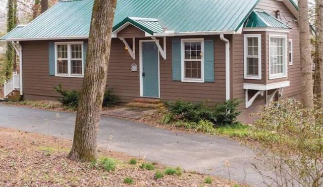 CHARMING Saluda on My Mind – 2min Walk to Downtown