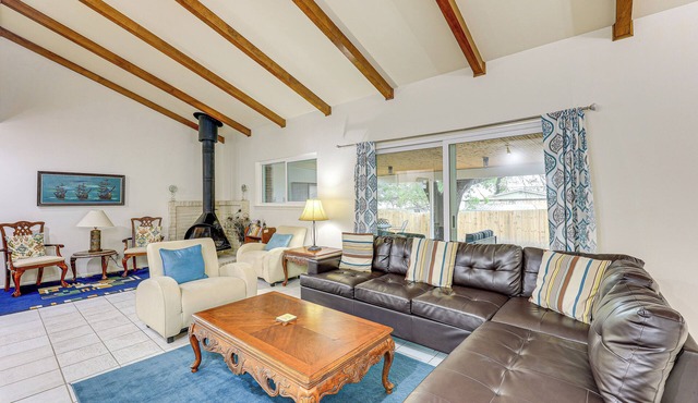 Charming San Antonio Abode ~ 10 Mi to River Walk!