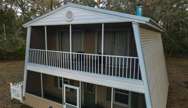 Charming Santa Fe River Cottage - 10-15 min from 3 of FLA's most popular springs