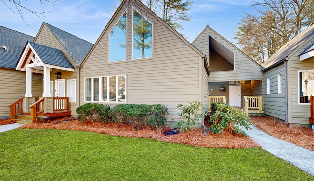 Charming Sapphire, NC Condo: Cozy, Dog-Friendly, Pool, Golf Course, & More