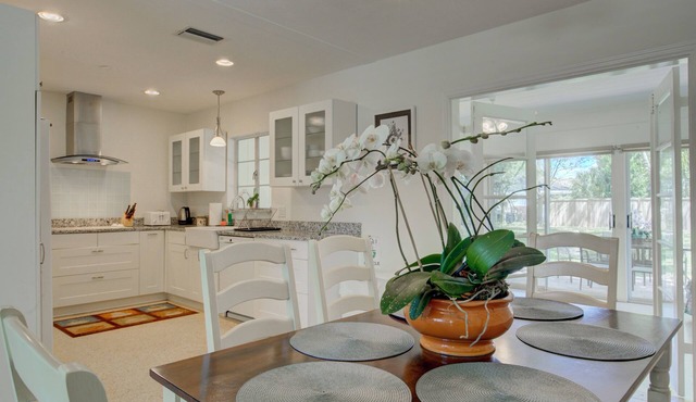 Charming Sarasota Home Near Beaches & Downtown, 3bed, 2 bath.