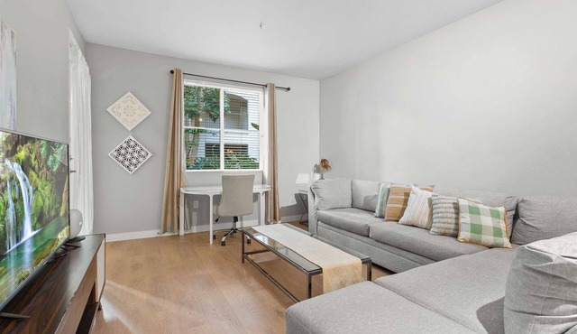 Charming Scholarship Condo｜Ground Floor｜Pet-Friendly｜Gated Community #17