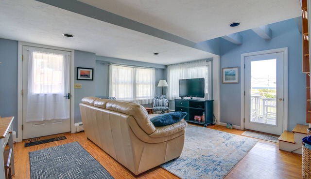 Charming Scituate Home w/Deck - Walk to Beaches!