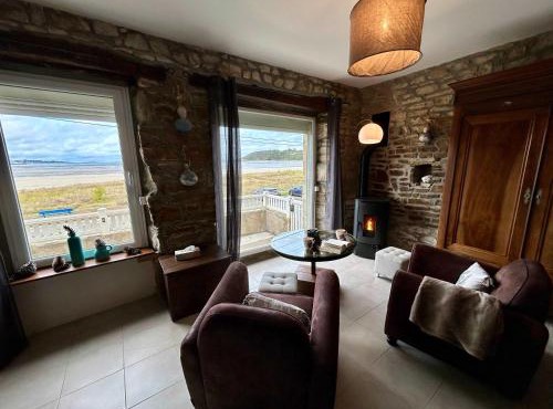 Charming seaside family home - sleeps 8