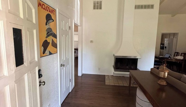 Charming SE ICT Home 3 Bedrooms/2 Baths/2 Queens/1 Twin/1 Queen Pullout