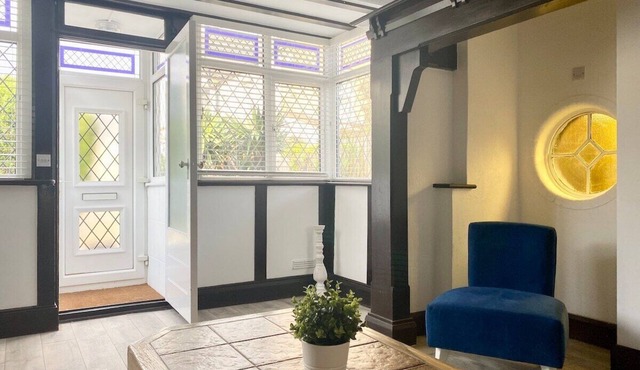 Charming Seaside Cottage in Leigh-on-Sea