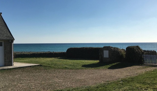 Charming seaside fisherman's cottage with garden