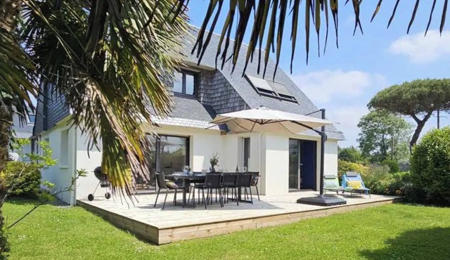 Charming seaside house with indoor heated POOL-JACUZZI