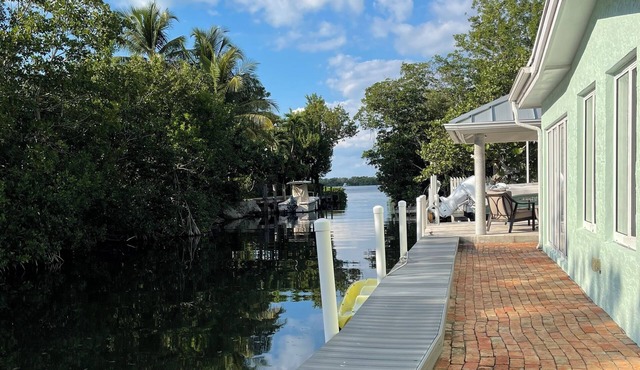 Charming Seaside Getaway with All the Comforts of Home