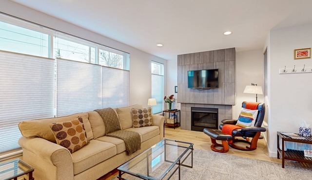 Charming Seattle home with private backyard, BBQ, and spacious living area