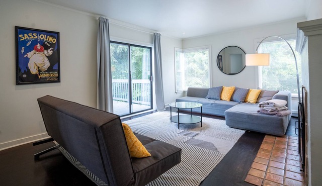 Charming Seattle House with Detach Studio Lake View