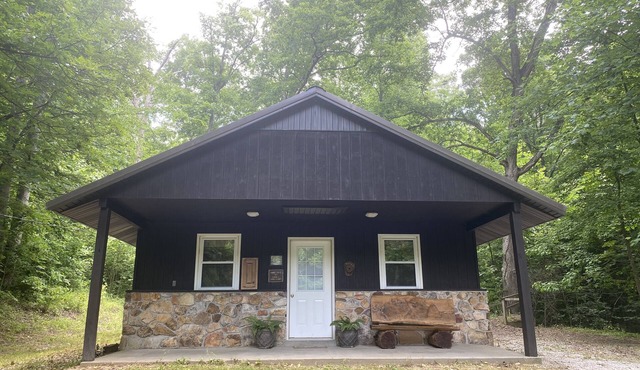 Charming Secluded Getaway Cabin within minutes of amenities