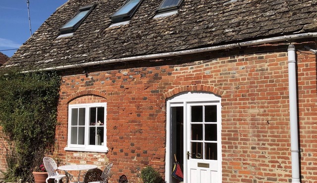 Charming self contained cottage in rural location