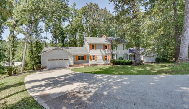 Charming Seneca Home - 3 Mi to Memorial Stadium!