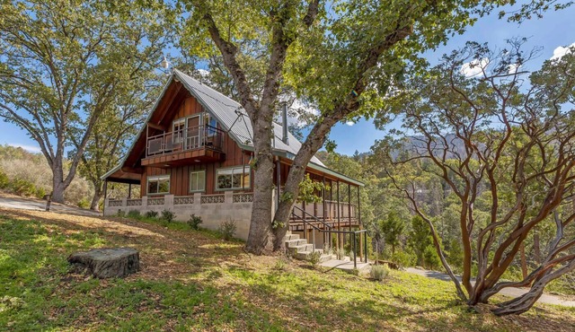 Charming Sequoia National Forest Cabin with Breathtaking Views