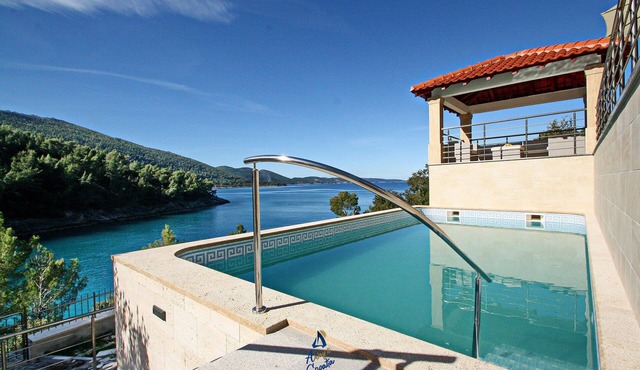 Charming Serene Beachfront Villa for 8 With Private Pool