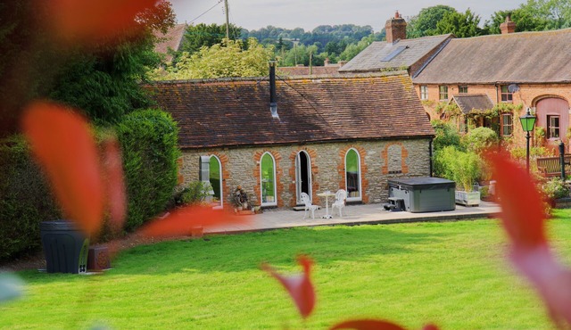 Charming Shropshire Cottage w/Private Hot Tub, Ice Bath & BBQ