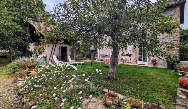 Charming "Shabby Chic" Cottage with Sauna and Playground Near Hiking Trails