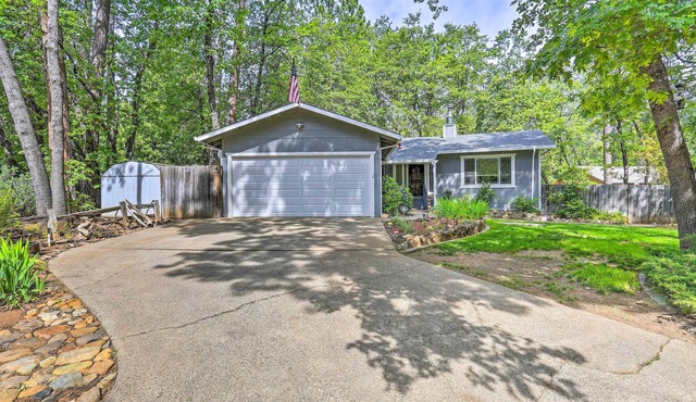 Charming Shasta Lake Retreat: Boat, Hike & Fish!