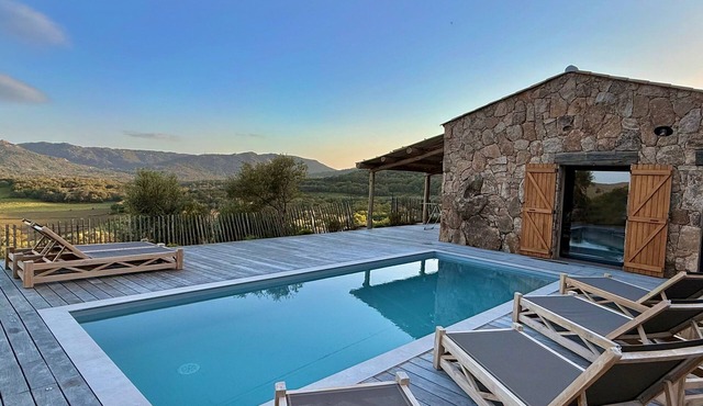 Charming sheepfold near Porto-Vecchio