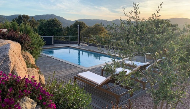 Charming sheepfold, panoramic view, heated swimming pool