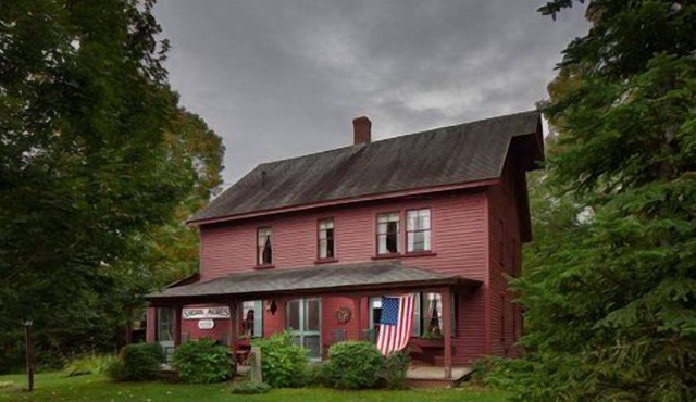 Charming Shore Acres Historic 4 Bedroom 227 Y.O. Family Retreat on Frenchman Bay
