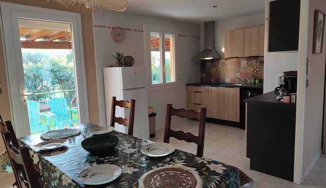 Charming single-storey villa, air-conditioned, in quiet neighborhood. terrace, garden.
