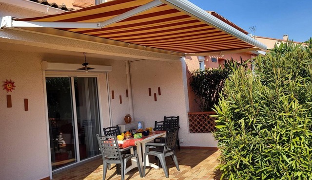 Charming single-story villa with 3 bedrooms, tastefully decorated, beautiful exterior.