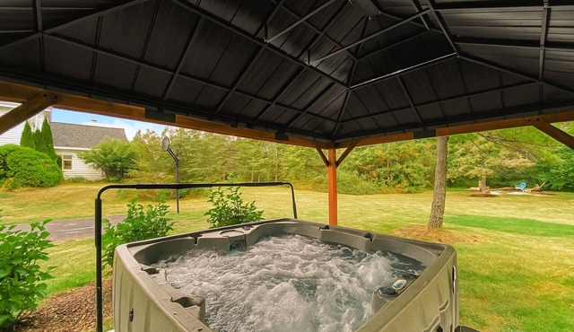 Charming Sister Bay Home | Backyard Oasis & HotTub