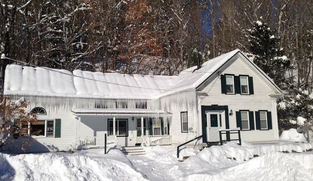 Charming Ski House - close to Mt. Snow & Stratton Ski Areas W/WiFi