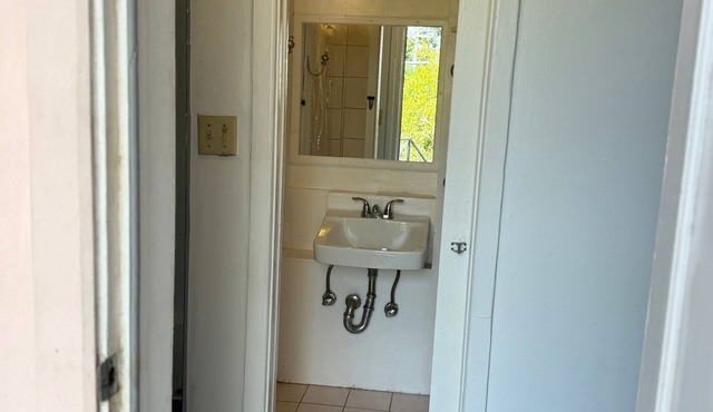 Charming small 2-bedroom, 1 bathroom apartment in San Francisco